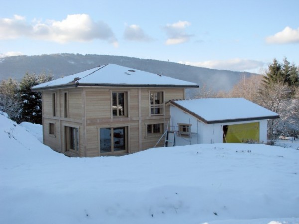 Maison mur bois massif en Haute-Savoie